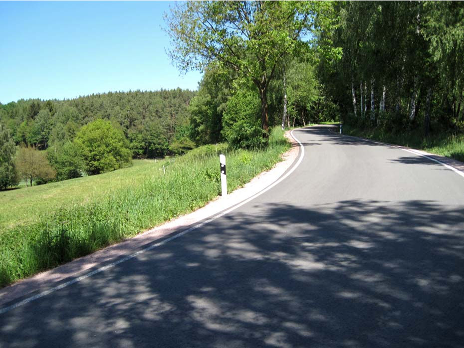 Die Strasse von Herges-Hallenberg nach Bermbach