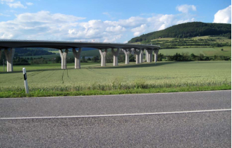 Die Werratalbrcke der A71 zwischen Untermafeld und Belrieth